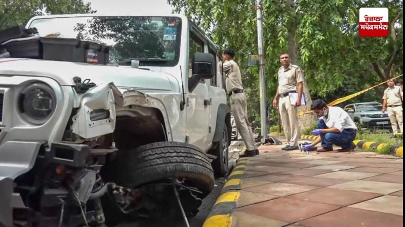 Speeding Thar hits two people in Delhi Speeding Thar hits two people in Delhi