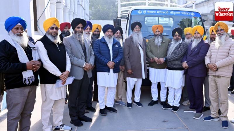 US resident Balwant Singh's family presents Swaraj Mazda truck at Langar Sri Guru Ramdas Ji
