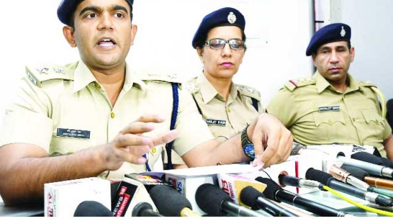 police giving information police giving information
