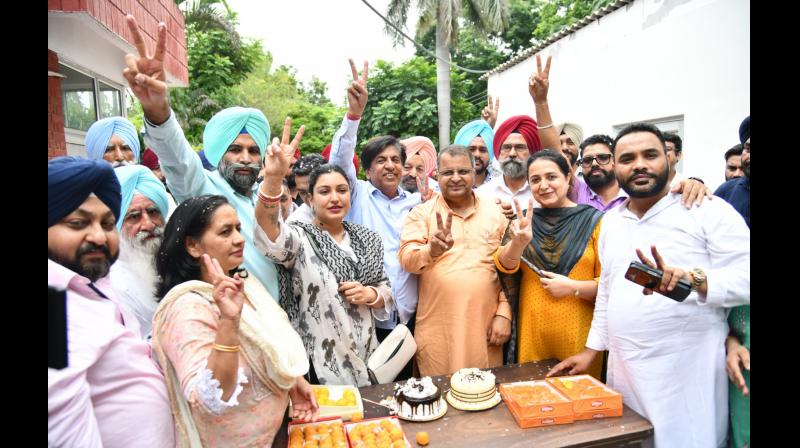 Arvind Kejriwal bail celebrated in Chandigarh Arvind Kejriwal bail celebrated in Chandigarh