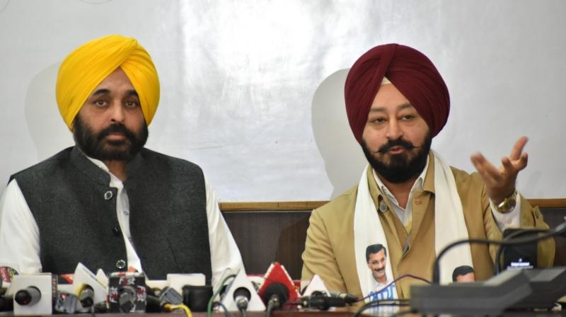 Kohli family joins Aam Aadmi Party Kohli family joins Aam Aadmi Party