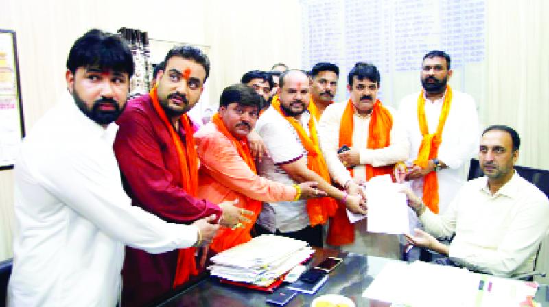 Shiv Sena Hindustan giving Memorandum Shiv Sena Hindustan giving Memorandum