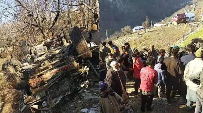 4 dead, 3 injured as vehicle skids off road in Jammu and Kashmir's Ramban 4 dead, 3 injured as vehicle skids off road in Jammu and Kashmir's Ramban