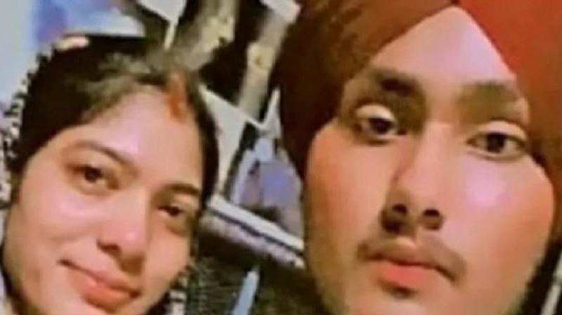Boy and girl committed suicide four days after love marriage Boy and girl committed suicide four days after love marriage