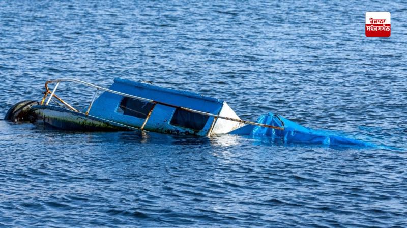 Pakistan : Boat full of tourists capsizes, 7 dead Pakistan : Boat full of tourists capsizes, 7 dead