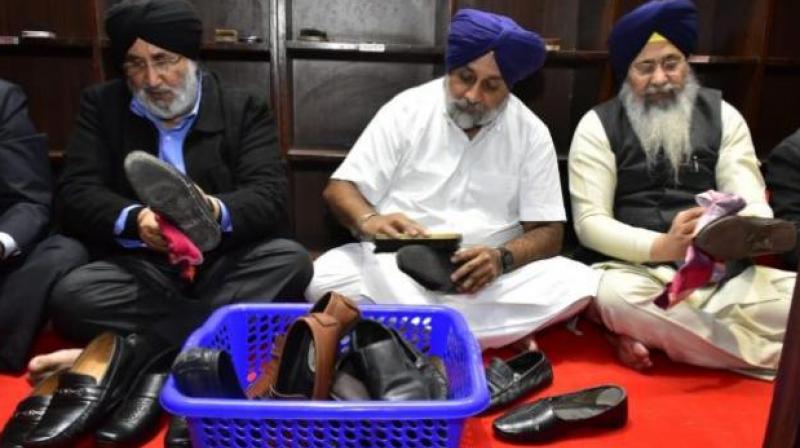 Sukhbir badal In darbar Sahib 