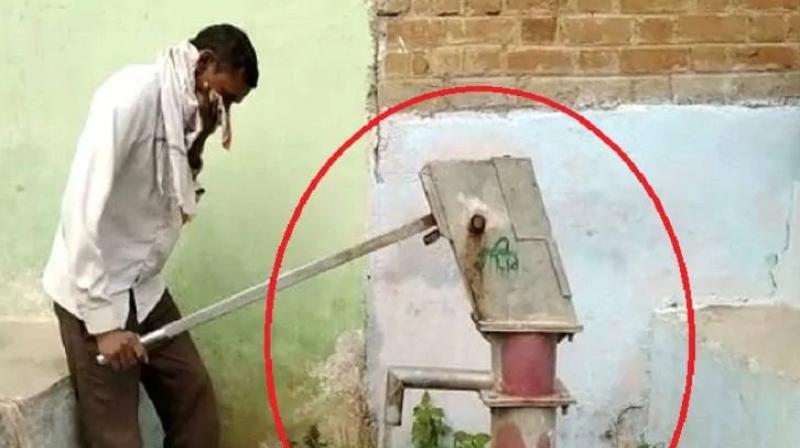 OMG! The blood is coming out in the pump instead of water OMG! The blood is coming out in the pump instead of water