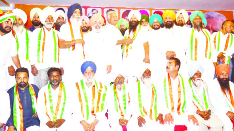 Sunil Jakhar with Party Members Sunil Jakhar with Party Members