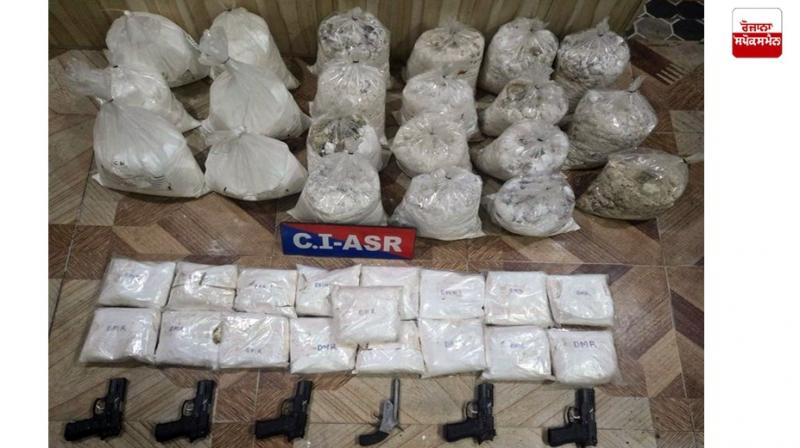 2 drug smugglers arrested with heroin worth crores 2 drug smugglers arrested with heroin worth crores