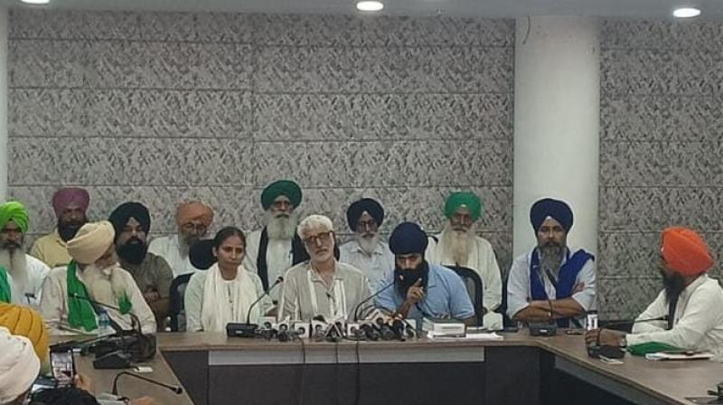 ਸੁਪਰੀਮ ਕੋਰਟ ਅਤੇ ਹਾਈ ਕੋਰਟ ਦੇ ਸੀਨੀਅਰ ਵਕੀਲ 3 ਕਾਨੂੰਨਾਂ ਬਾਰੇ ਜਾਣਕਾਰੀ ਦਿੰਦੇ ਹੋਏ ਸੁਪਰੀਮ ਕੋਰਟ ਅਤੇ ਹਾਈ ਕੋਰਟ ਦੇ ਸੀਨੀਅਰ ਵਕੀਲ 3 ਕਾਨੂੰਨਾਂ ਬਾਰੇ ਜਾਣਕਾਰੀ ਦਿੰਦੇ ਹੋਏ