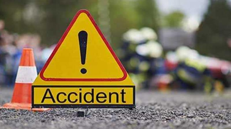 11 killed, 19 injured in road mishap in Gujarat 11 killed, 19 injured in road mishap in Gujarat