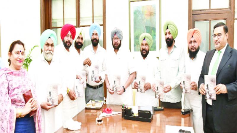 Captain Amarinder Singh and other Congress leaders who Released the Book Captain Amarinder Singh and other Congress leaders who Released the Book