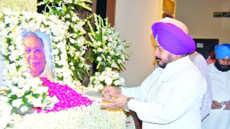Paying Homage to Surinder Singla, Sadhu Singh Dharamsot Paying Homage to Surinder Singla, Sadhu Singh Dharamsot