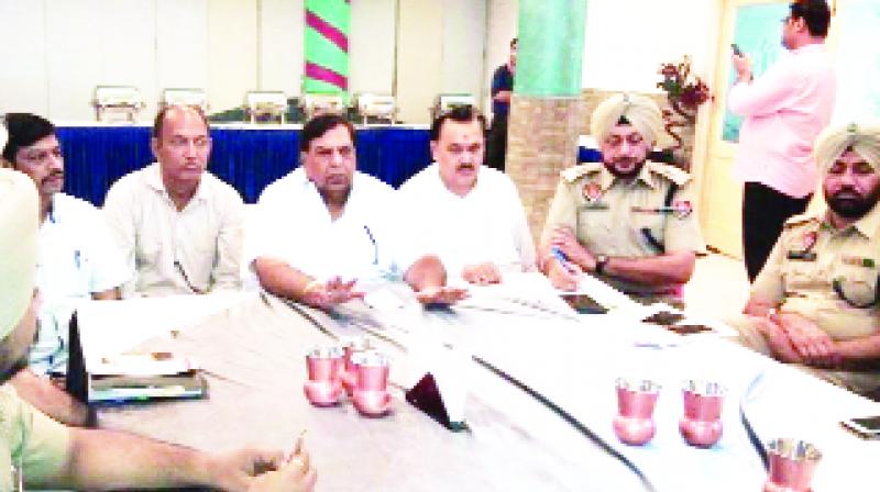 Surinder Kumar Dawar With Police Officers Surinder Kumar Dawar With Police Officers