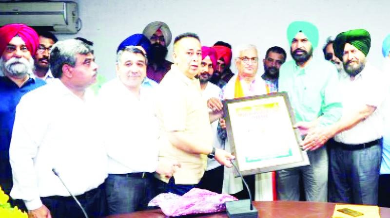 Teja Singh Dhaliwal and other Journalist Community Honoring Anil Dutt Teja Singh Dhaliwal and other Journalist Community Honoring Anil Dutt