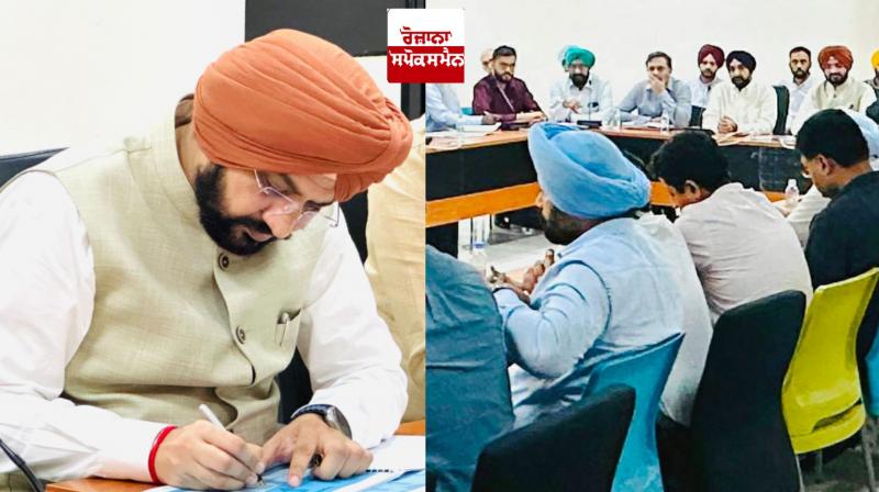 ਕਿਰਤ ਮੰਤਰੀ ਤਰੁਨਪ੍ਰੀਤ ਸਿੰਘ ਸੌਂਦ ਨੇ ਅੱਜ ਵਿਭਾਗ ਦੇ ਅਧਿਕਾਰੀਆਂ ਨੂੰ ਨਿਰਦੇਸ਼ ਦਿੱਤੇ ਕਿ ਕਿਰਤੀ ਕਾਮਿਆਂ ਦੇ ਰਜਿਸਟ੍ਰੇਸ਼ਨ/ਨਵੀਨੀਕਰਨ/ਪ੍ਰਵਾਨਗੀ ਸਬੰਧੀ ਲੰਬਿਤ ਪਏ ਕੇਸਾਂ ਦਾ ਨਿਪਟਾਰਾ ਪਹਿਲ ਦੇ ਆਧਾਰ ਉੱਤੇ ਕੀਤਾ ਜਾਵੇ।ਮੁਹਾਲੀ ਦੇ ਕਿਰਤ ਭਵਨ ਵਿਖੇ ਪੰਜਾਬ ਲੇਬਰ ਵੈਲਫੇਅਰ ਬੋਰਡ ਅਤੇ ਪੰਜਾਬ ਬਿਲਡਿੰਗ ਐਂਡ ਅਦਰ ਕੰਸਟਰਕਸ਼ਨ ਵਰਕਰਜ਼ ਵੈਲਫੇਅਰ ਬੋਰਡ ਦੇ ਅਧਿਕਾਰੀਆਂ ਨਾਲ ਵਿਭਾਗ ਦੀ ਸਮੀਖਿਆ ਮੀਟਿੰਗ ਕਰਦੇ ਹੋਏ ਸੌਂਦ ਨੇ ਆਦੇਸ਼ ਕੀਤੇ ਕਿ ਕਿਰਤ ਵਿਭਾਗ ਦੇ ਅਧਿਕਾਰੀਆਂ ਕੋਲ ਜੋ ਵੀ ਭਲਾਈ ਸਕੀਮਾਂ 31 ਅਕਤੂਬਰ, 2024 ਤੱਕ ਲੰਬਿਤ ਹੋਣਗੀਆਂ, ਉਨ੍ਹਾਂ ਦਾ 30 ਨਵੰਬਰ, 2024 ਤੱਕ ਨਿਪਟਾਰਾ ਕੀਤਾ ਜਾਵੇ। ਕਿਰਤ ਮੰਤਰੀ ਤਰੁਨਪ੍ਰੀਤ ਸਿੰਘ ਸੌਂਦ ਨੇ ਅੱਜ ਵਿਭਾਗ ਦੇ ਅਧਿਕਾਰੀਆਂ ਨੂੰ ਨਿਰਦੇਸ਼ ਦਿੱਤੇ ਕਿ ਕਿਰਤੀ ਕਾਮਿਆਂ ਦੇ ਰਜਿਸਟ੍ਰੇਸ਼ਨ/ਨਵੀਨੀਕਰਨ/ਪ੍ਰਵਾਨਗੀ ਸਬੰਧੀ ਲੰਬਿਤ ਪਏ ਕੇਸਾਂ ਦਾ ਨਿਪਟਾਰਾ ਪਹਿਲ ਦੇ ਆਧਾਰ ਉੱਤੇ ਕੀਤਾ ਜਾਵੇ।ਮੁਹਾਲੀ ਦੇ ਕਿਰਤ ਭਵਨ ਵਿਖੇ ਪੰਜਾਬ ਲੇਬਰ ਵੈਲਫੇਅਰ ਬੋਰਡ ਅਤੇ ਪੰਜਾਬ ਬਿਲਡਿੰਗ ਐਂਡ ਅਦਰ ਕੰਸਟਰਕਸ਼ਨ ਵਰਕਰਜ਼ ਵੈਲਫੇਅਰ ਬੋਰਡ ਦੇ ਅਧਿਕਾਰੀਆਂ ਨਾਲ ਵਿਭਾਗ ਦੀ ਸਮੀਖਿਆ ਮੀਟਿੰਗ ਕਰਦੇ ਹੋਏ ਸੌਂਦ ਨੇ ਆਦੇਸ਼ ਕੀਤੇ ਕਿ ਕਿਰਤ ਵਿਭਾਗ ਦੇ ਅਧਿਕਾਰੀਆਂ ਕੋਲ ਜੋ ਵੀ ਭਲਾਈ ਸਕੀਮਾਂ 31 ਅਕਤੂਬਰ, 2024 ਤੱਕ ਲੰਬਿਤ ਹੋਣਗੀਆਂ, ਉਨ੍ਹਾਂ ਦਾ 30 ਨਵੰਬਰ, 2024 ਤੱਕ ਨਿਪਟਾਰਾ ਕੀਤਾ ਜਾਵੇ।