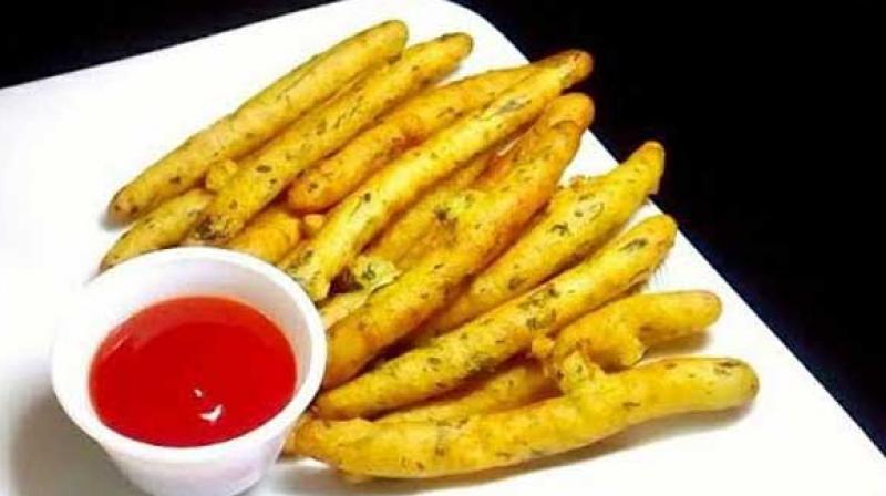 Eat potato and semolina fingers with tea