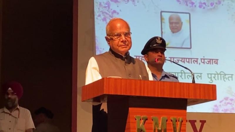 Punjab Governor reached KMV College in Jalandhar Punjab Governor reached KMV College in Jalandhar