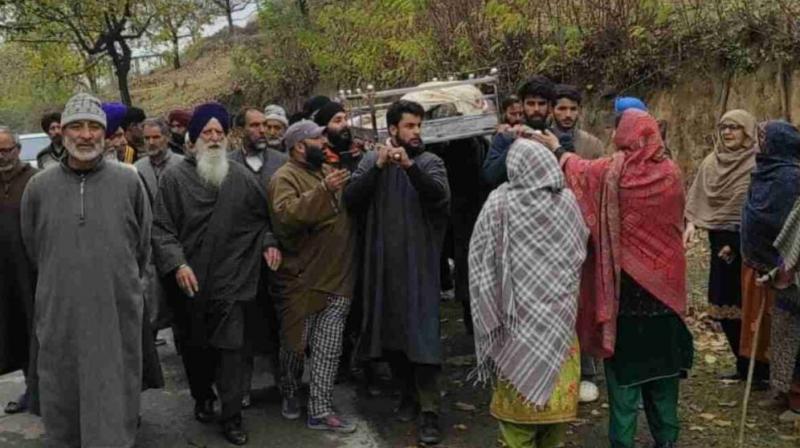 Muslim and Sikh neighbours come together to perform last rites of deceased woman in Kashmir’s Tral