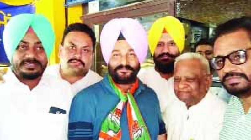 Gurpreet Singh Kangar & other Congress members Gurpreet Singh Kangar & other Congress members