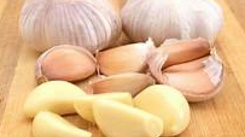 eat raw garlic to prevent cancer