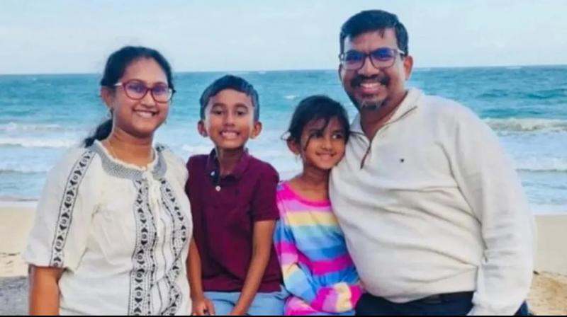 Went to America for vacation, car burns to ashes on the way, all four family members die Went to America for vacation, car burns to ashes on the way, all four family members die