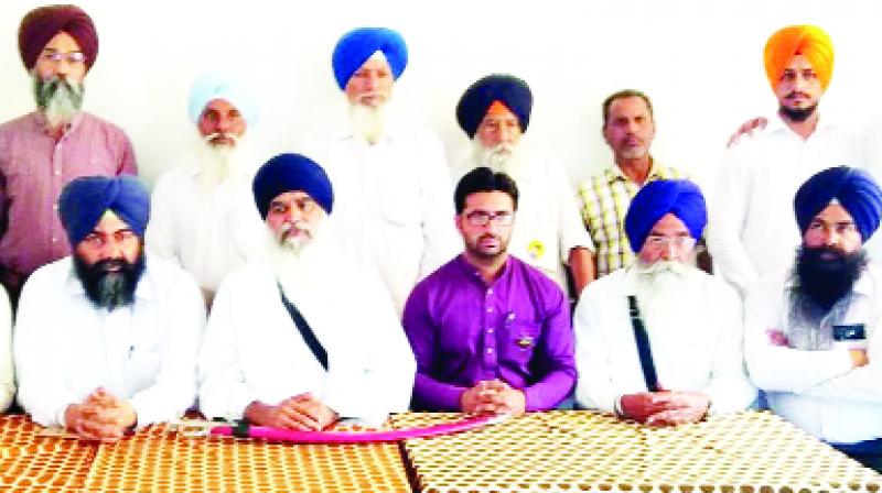 Bhai Dhyan Singh Mandal interacting with journalists. Bhai Dhyan Singh Mandal interacting with journalists.