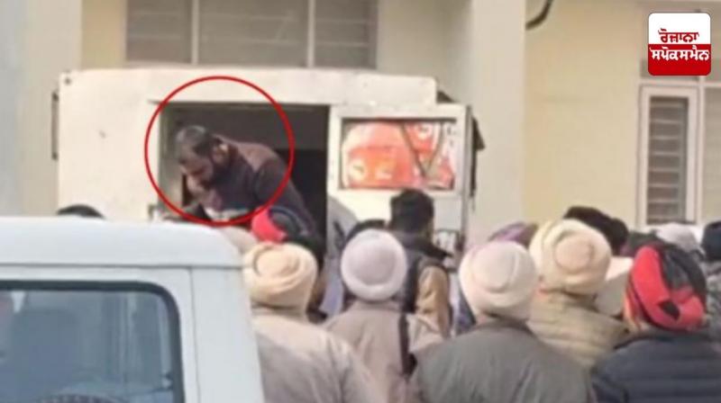 Police produced gangsters Puneet and Narendra Lali in court after remand ends Police produced gangsters Puneet and Narendra Lali in court after remand ends