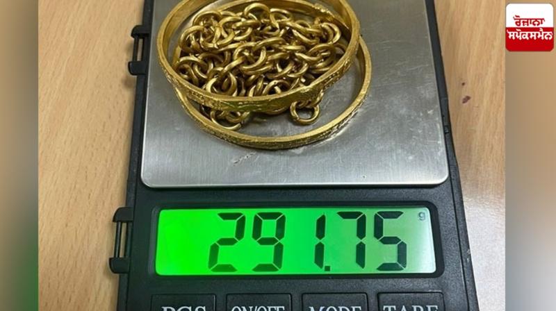 Indian customs seized gold worth about 19 lakhs at the Attari border Indian customs seized gold worth about 19 lakhs at the Attari border