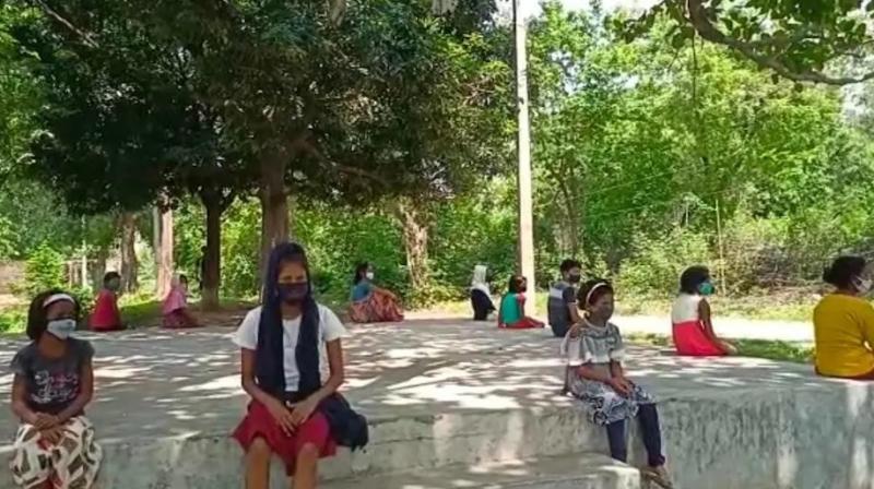 The responsibility for the girls to save the villagers from Corona The responsibility for the girls to save the villagers from Corona