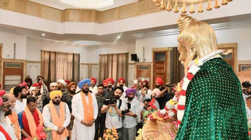 Arvind Kejriwal and Bhagwant Mann paid obeisance at Bhagwan Sri Valmiki Teerath S'than News Arvind Kejriwal and Bhagwant Mann paid obeisance at Bhagwan Sri Valmiki Teerath S'than News