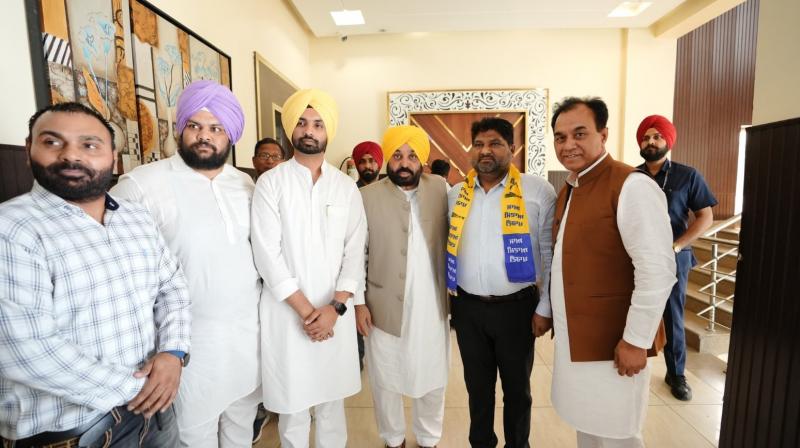 Senior Vice President of Akali Dal Gurmeet Singh Thapar joined AAP Senior Vice President of Akali Dal Gurmeet Singh Thapar joined AAP