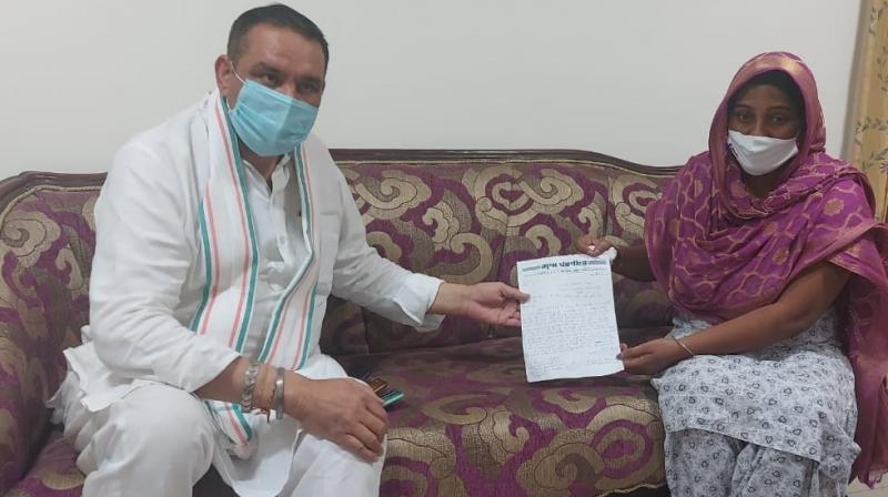 The wife of the accused in the disputed prayer case met Vijay Sampla The wife of the accused in the disputed prayer case met Vijay Sampla