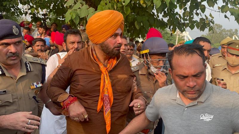 Congress convoy stopped at Haryana-UP border Congress convoy stopped at Haryana-UP border