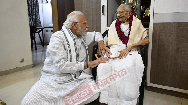 PM Modi with Mother Heeraben Modi