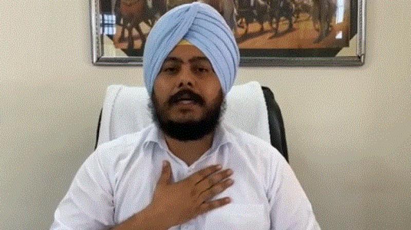Farmers besiege son of former SGPC president Gobind Singh Longowal Farmers besiege son of former SGPC president Gobind Singh Longowal