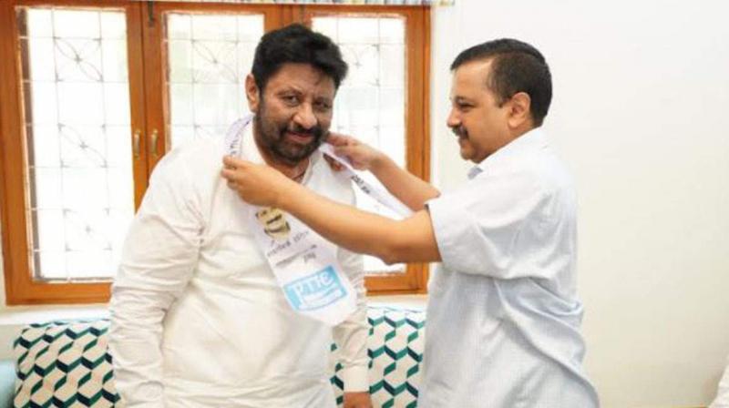 Pradeep Chhabra joins AAP Pradeep Chhabra joins AAP