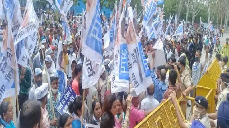 AAP Protest against Chandigarh Municipal Corporation AAP Protest against Chandigarh Municipal Corporation