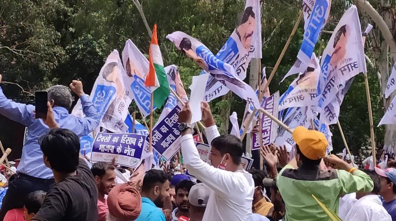 Aam Aadmi Party demonstrated against corruption spread in Municipal Corporation- Pradeep Chhabra