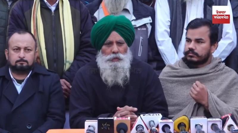 ਖਨੌਰੀ ਬਾਰਡਰ ਤੋਂ ਕਿਸਾਨ ਆਗੂ ਪ੍ਰੈੱਸ ਕਾਨਫ਼ਰੰਸ ਕਰਦੇ ਹੋਏ ਖਨੌਰੀ ਬਾਰਡਰ ਤੋਂ ਕਿਸਾਨ ਆਗੂ ਪ੍ਰੈੱਸ ਕਾਨਫ਼ਰੰਸ ਕਰਦੇ ਹੋਏ