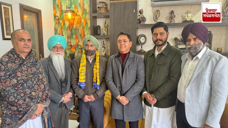 ਅੰਮ੍ਰਿਤਸਰ ਨਗਰ ਨਿਗਮ 'ਚ ਆਮ ਆਦਮੀ ਪਾਰਟੀ ਹੋਈ ਮਜ਼ਬੂਤ, 4 ਆਜ਼ਾਦ ਕੌਂਸਲਰ ਪਾਰਟੀ 'ਚ ਸ਼ਾਮਲ ਅੰਮ੍ਰਿਤਸਰ ਨਗਰ ਨਿਗਮ 'ਚ ਆਮ ਆਦਮੀ ਪਾਰਟੀ ਹੋਈ ਮਜ਼ਬੂਤ, 4 ਆਜ਼ਾਦ ਕੌਂਸਲਰ ਪਾਰਟੀ 'ਚ ਸ਼ਾਮਲ