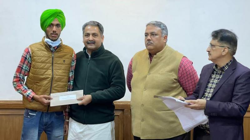 Singla hands over appointment letters to 20 newly appointed employees in PWD Singla hands over appointment letters to 20 newly appointed employees in PWD
