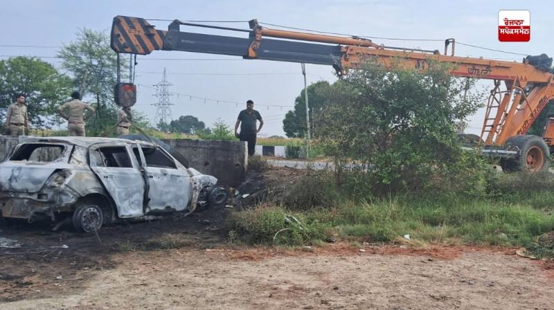 Car catches fire in UP's Bulandshahr News Car catches fire in UP's Bulandshahr News