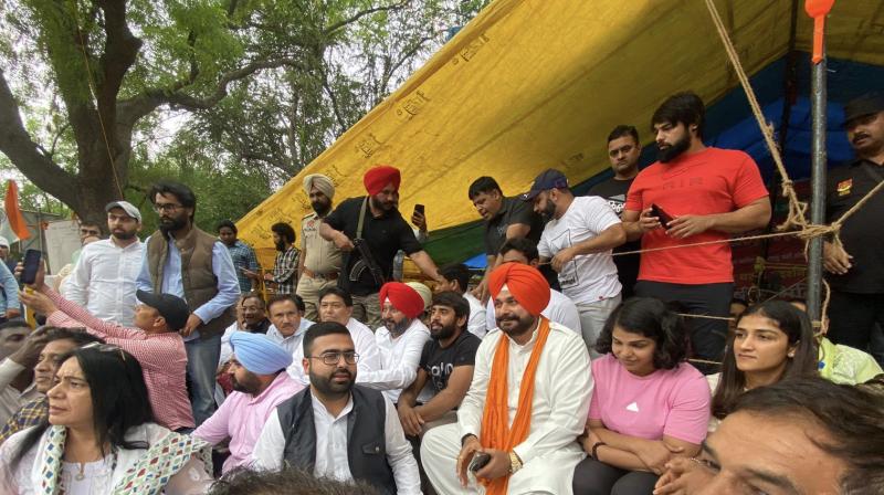 Navjot Sidhu joins protesting wrestlers at Jantar Mantar Navjot Sidhu joins protesting wrestlers at Jantar Mantar