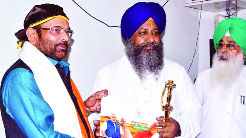 Bangla Sahib's Head Granthi meeting Naqvi Bangla Sahib's Head Granthi meeting Naqvi