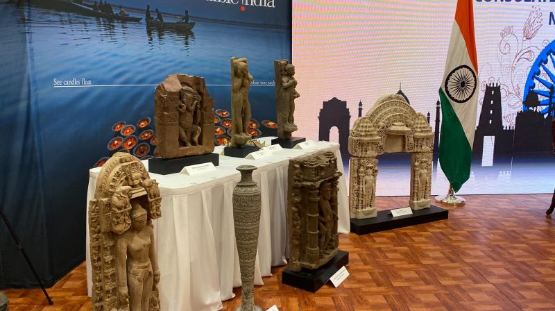 America has returned 307 old items worth about 4 million US dollars to India America has returned 307 old items worth about 4 million US dollars to India