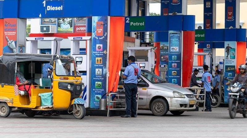 Petrol diesel prices remain same no change in delhi mumbai kolkata chennai