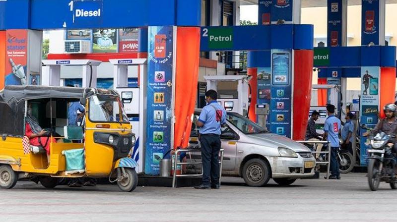 Petrol diesel prices remain same no change in delhi mumbai kolkata chennai Petrol diesel prices remain same no change in delhi mumbai kolkata chennai