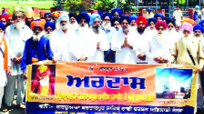  Sikh Sangat while Praying