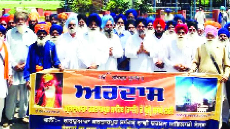 Sikh Sangat while Praying Sikh Sangat while Praying